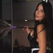 Influencer faz faxina pelada e ganha R$ 40 mil por mês - Observatorio dos Famosos