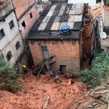 ‘Acordei assustada’, diz moradora de casa atingida por deslizamento em BH - Edésio Ferreira/EM/D.A. Press