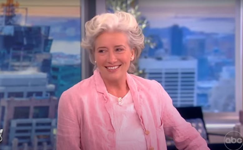 Emma Thompson - A atriz britÃ¢nica nÃ£o apenas nÃ£o acredita em Deus como tambÃ©m rejeita os livros sagrados. Segundo Emma, eles sÃ£o opressivos, ofendem as pessoas e causam medo. 