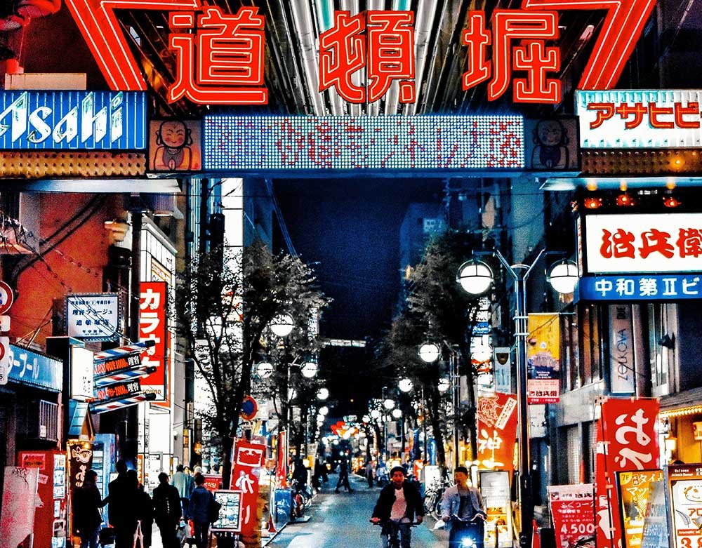 Japão: Com uma população de aproximadamente 125 milhões, o país registrou apenas 720.988 nascimentos em 2024, o menor número em 125 anos, representando uma queda de 5% em relação ao ano anterior.
