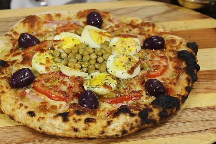 3Âº) Portuguesa (51% dos pedidos): Ao contrÃ¡rio do que o nome pode sugerir, nÃ£o tem origem em Portugal, mas sim no Brasil. O nome provavelmente foi inspirado no uso de ingredientes comuns na culinÃ¡ria portuguesa, como presunto, ovos, cebola e azeitonas.