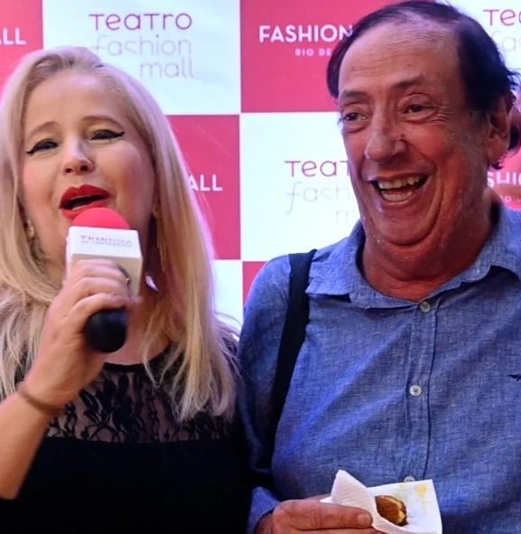 Ao jornal â??O Globoâ?, Rose Scalco, advogada e amiga de Marcos Oliveira, declarou que o ator sobrevive somente com a aposentadoria de um salÃ¡rio mÃ­nimo e ganhos por trabalhos eventuais, uma renda insuficiente para ele pagar o aluguel. 

