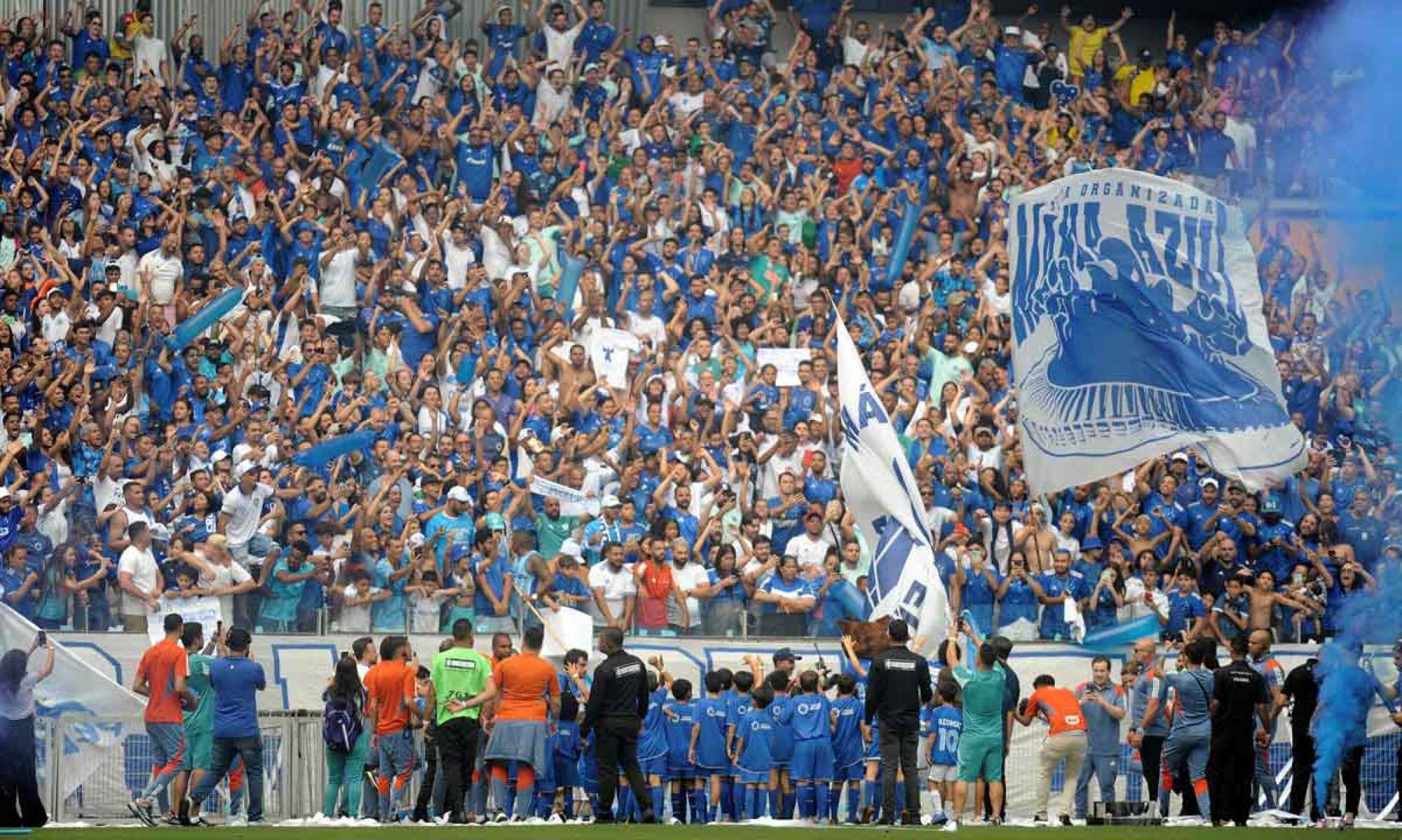 Torcida da Raposa aguarda, ansiosa, a estreia do time no Brasileiro, sábado, no Mineirão, contra o Mirassol -  (crédito: Alexandre Guzanshe/EM/D.A. Press – 4/1/25)
