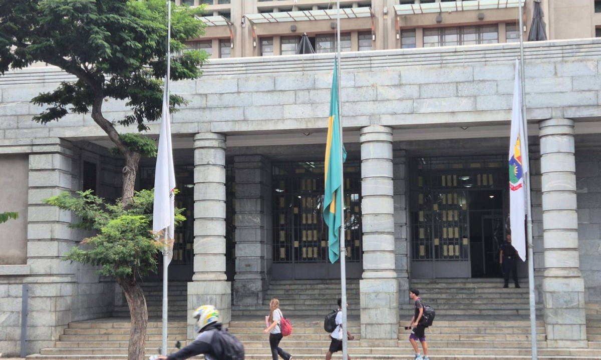 A Rua Goiás, entre a Avenida Álvares Cabral e a Rua da Bahia, no Centro de BH, ficará interditada a partir de 5h até o término do velório do prefeito Fuad Noman -  (crédito: Jair Amaral / EM / D.A Press)