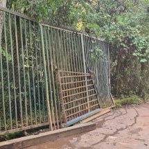 Prefeitura retira portão de pousada que fechava acesso a cachoeira - Reprodu&ccedil;&atilde;o Daniela Costa 