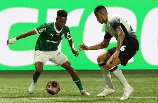 ESTÊVÃO - Talento que não se discute, mas uma andorinha só não faz verão. Mesmo protagonista de sua equipe, incomodando seus marcadores, sofreu com a concentração desenfreada de bola em seus pés. Assim, alguns erros do jovem atacante foram até normais. NOTA 6,0 - Foto: Cesar Greco/Palmeiras