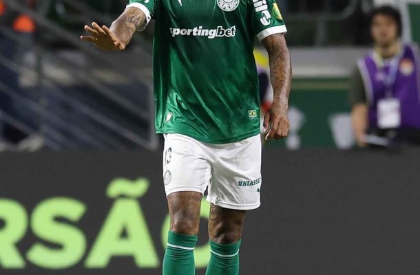 MICAEL - Estava seguro, com firmeza nas antecipações e cortes, até ceder espaço para Yuri Alberto conseguir finalizar e anotar o único gol do Dérbi. NOTA 5,5 - Foto: Cesar Greco/Palmeiras