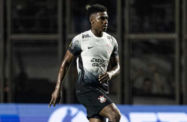 FÉLIX TOREES - O equatoriano se mostrou bem posicionado, para afastar os perigos na bola aérea. Consegui também ganhar também os duelos por baixo, como no lance do gol, sendo essencial por sua experiência. Nota: 7,5 - Foto: Rodrigo Coca/Agência Corinthians 