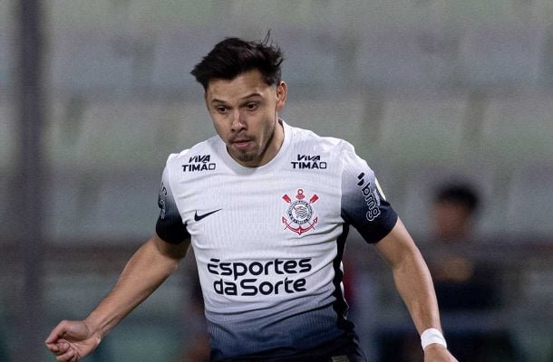 ÃNGEL ROMERO - Novidade na escalaÃ§Ã£o, o paraguaio entrou no time para tentar dar mais dinÃ¢mica na equipe. Entretanto, com a postura mais defensiva e a dificuldade na criaÃ§Ã£o do meio, Romero apareceu pouco no jogo e sua presenÃ§a nÃ£o atingiu a expectativa. Nota: 5,5 - Foto: Rodrigo Coca/AgÃªncia Corinthians 