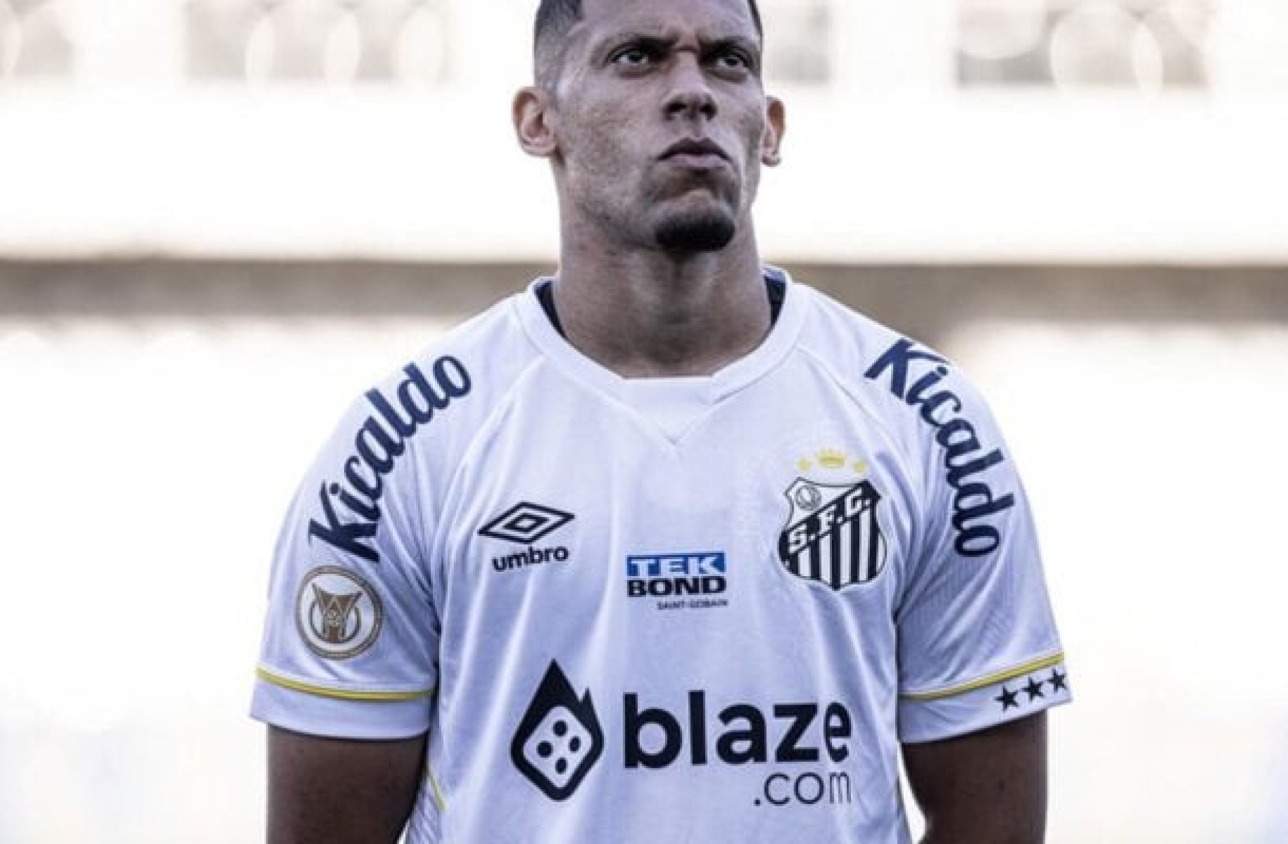 Santos negocia empréstimo de zagueiro a clube da Série B