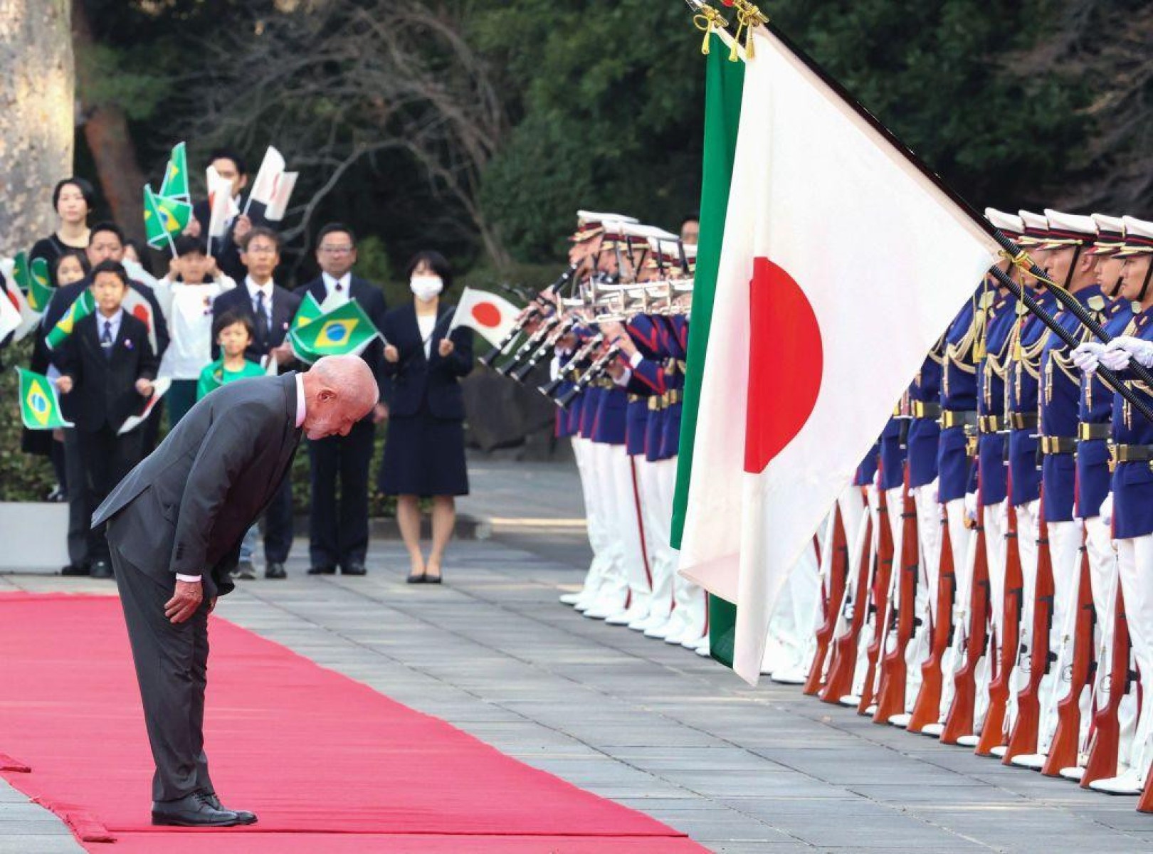 No Japão, Lula critica protecionismo: 'Não queremos mais muros'