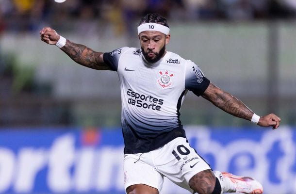 MEMPHIS DEPAY - O holandês deu a assistência no lance do gol, mas foi o único momento em que conseguiu ter uma boa jogada. Memphis errou muito, principalmente nas bolas paradas, e foi um dos que mais ficou devendo na partida. Nota: 6 - Foto: Rodrigo Coca/Agência Corinthians 