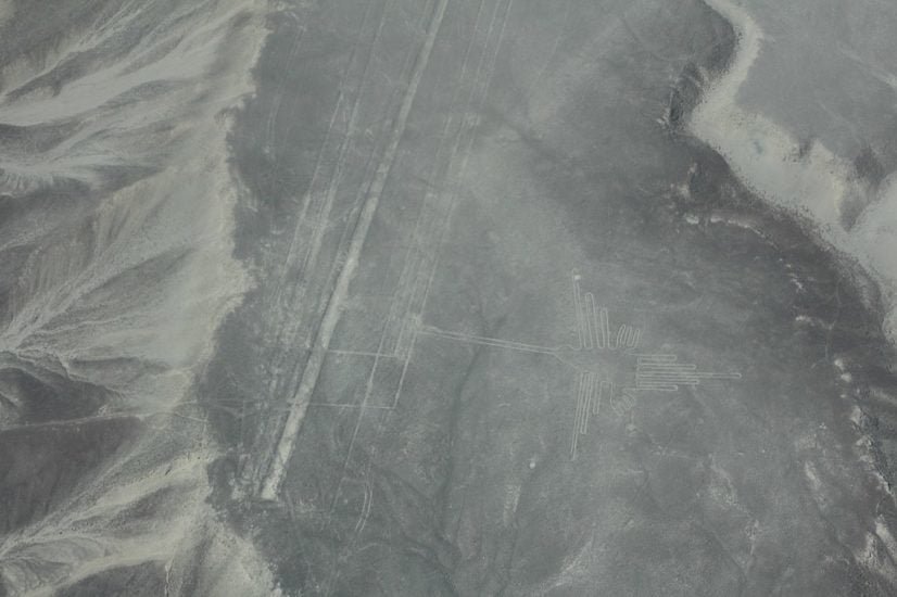 As linhas de Nazca são consideradas Patrimônio Mundial pela UNESCO, e têm sido alvo de controvérsia por conta do turismo excessivo e da degradação ambiental. O governo peruano tem trabalhado para proteger as linhas e incentivar o turismo sustentável na região.