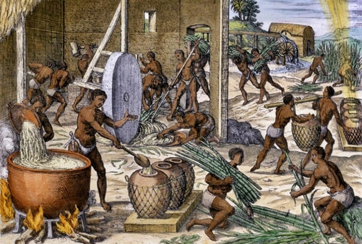 Na produção colonial de açúcar, "cachaça" era o nome dado à espuma que subia à superfície do caldo de cana que estava sendo fervido. Depois, com a fermentação e destilação, a bebida manteve o nome. Muito consumida por escravos.