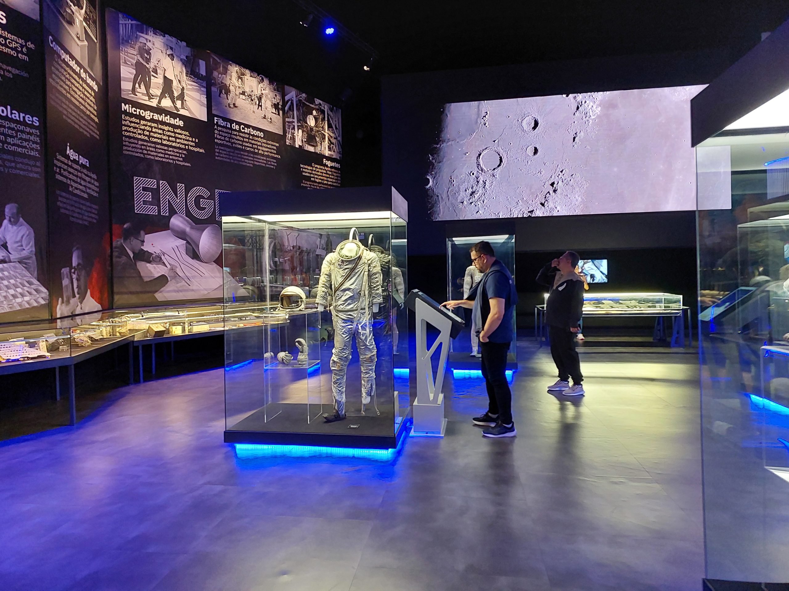 Um dos itens mais valiosos do acervo é um traje reserva do engenheiro mecânico Buzz Aldrin. A roupa esteve entre os pertences do piloto do módulo lunar na missão Apollo 11, a primeira a pousar na lua, em 1969. 

