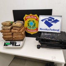 Passageiro é preso com 13kg de maconha dentro de mala em Confins - Receita Federal/Divulgação