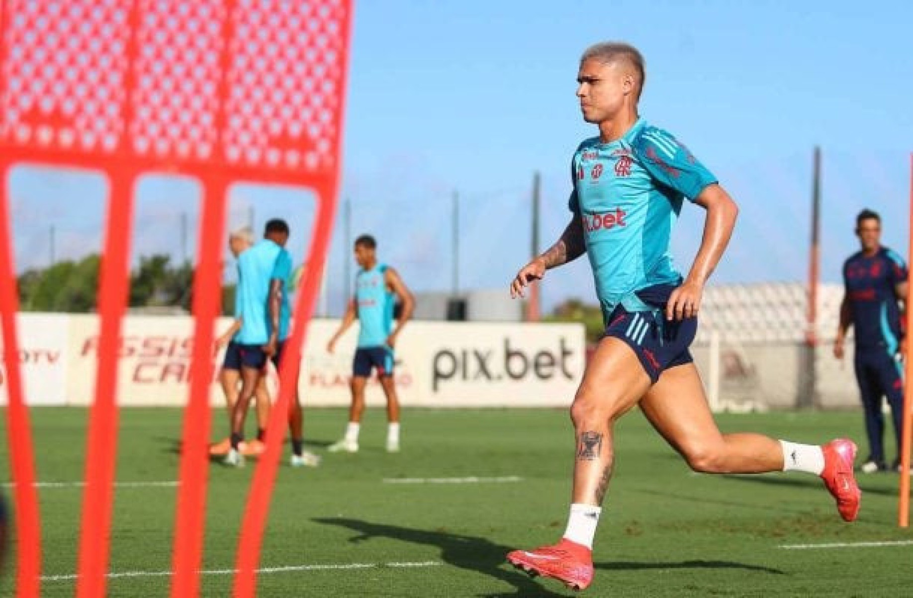 Luiz Araújo mira titularidade no Flamengo e cita conselhos de Filipe Luís