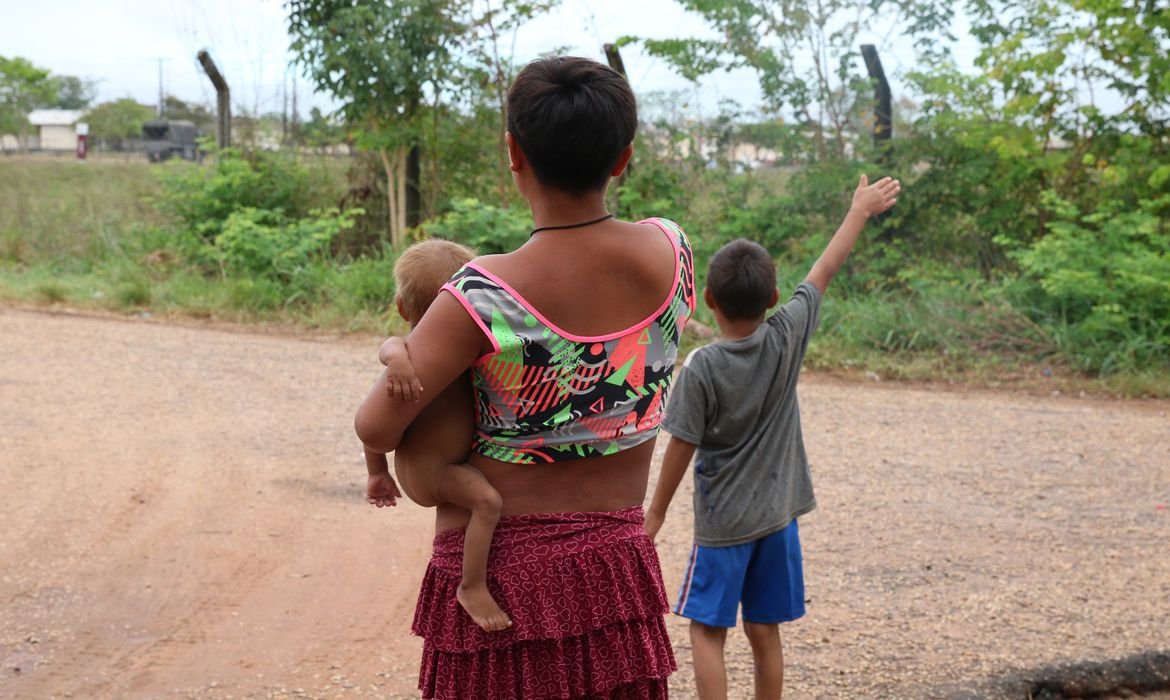 "A maioria são jovens mulheres que tiveram que deixar de estudar e não trabalhavam para poder exercer tarefas domésticas, criar filhos ou cuidar de idosos ou outros familiares", destacou a socióloga.