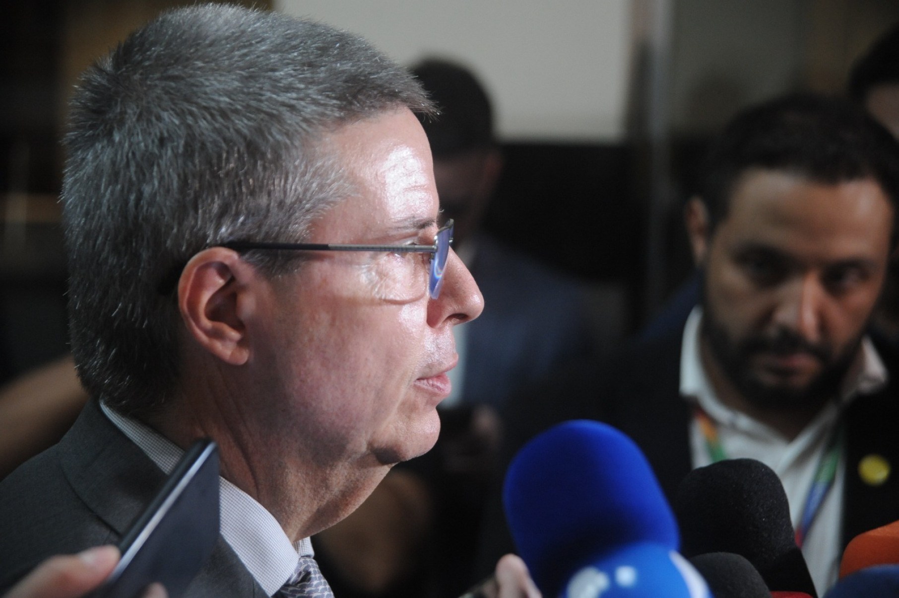 Políticos foram ao velório do prefeito Fuad Noman. O corpo do prefeito será levado por um carro do Corpo de Bombeiros até o Bonfim
-Alexandre Guzanshe/EM/D.A press