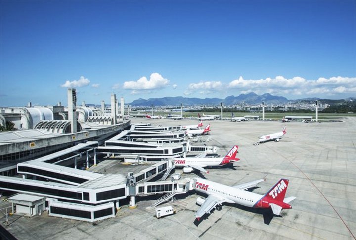 O avião tinha decolado do Aeroporto Internacional Tom Jobim, no Rio de Janeiro, às 19h29 de 31/5/2009. 
