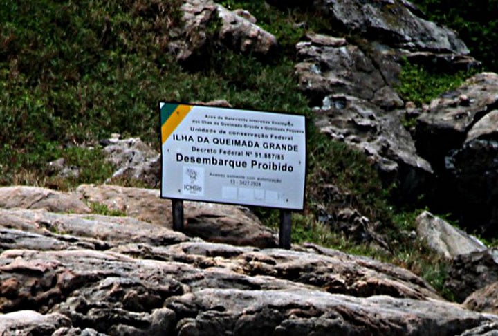 O acesso à Ilha da Queimada Grande exige planejamento detalhado e a presença de profissionais capacitados, especialmente em resgates e primeiros socorros.-Prefeitura de Itanhaém - Flickr