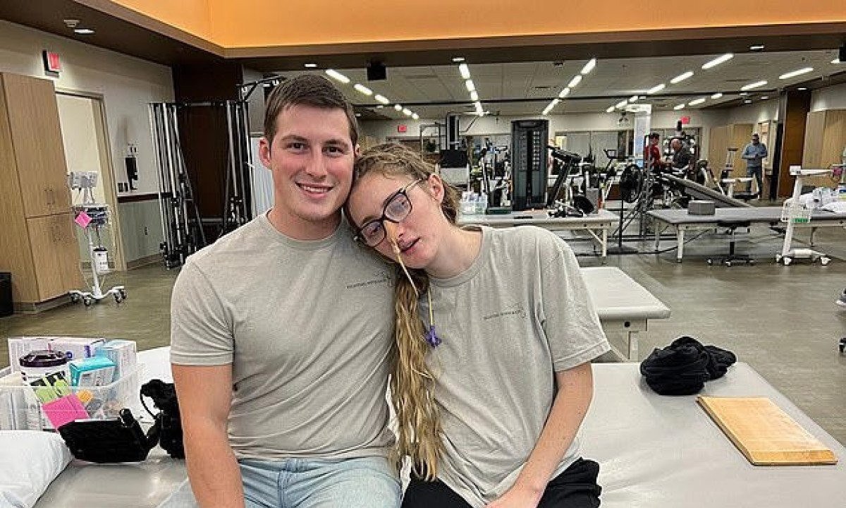 Kate Via e seu marido Josh no Madonna Rehabilitation