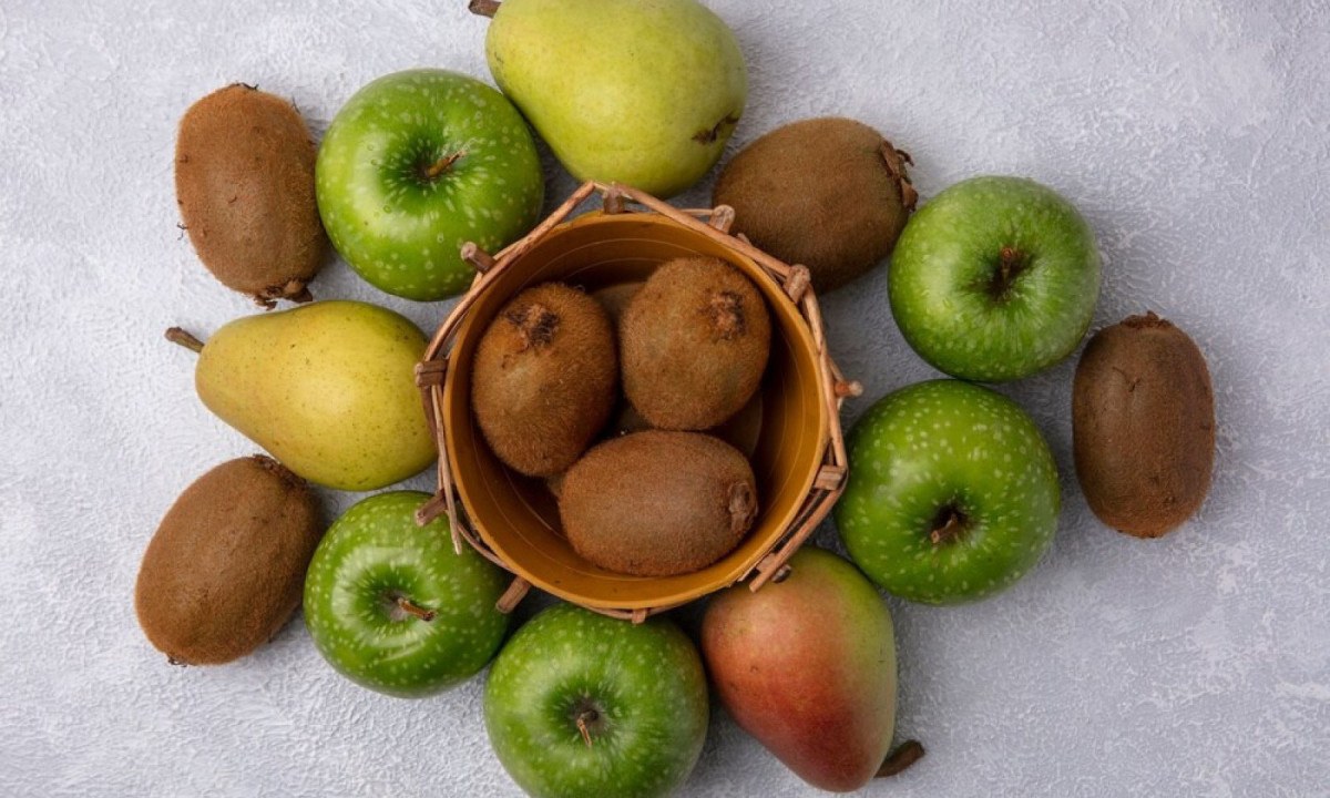 Embora se possa consumir todas as frutas com moderação, as opções com menor IG são as mais recomendadas -  (crédito: stockking/ FreePik)