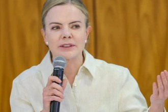 Gleisi rebate Bolsonaro após críticas a Lula e Moraes: 'Acuado'