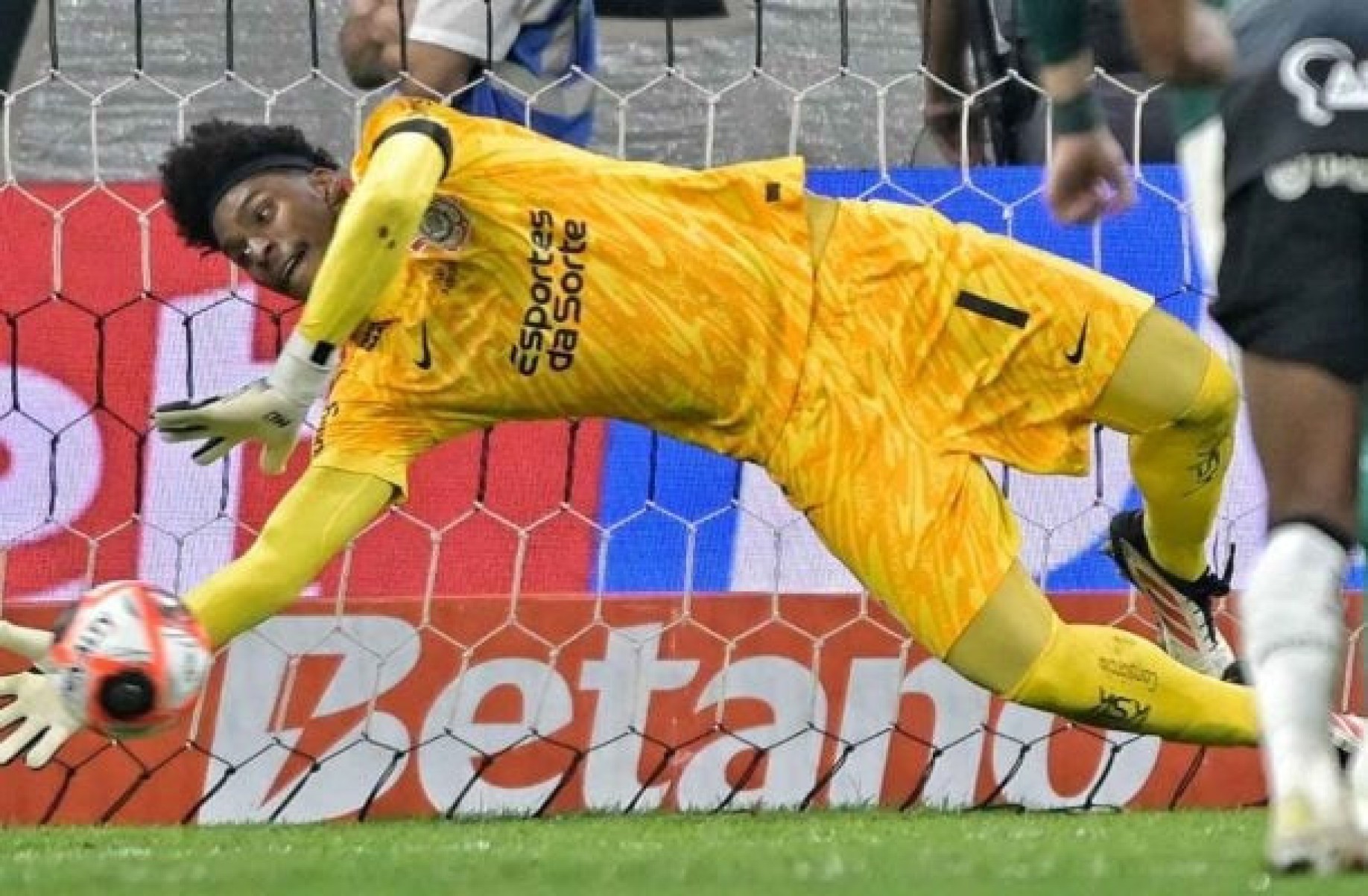 Herói do título, Hugo Souza exalta rápida adaptação no Corinthians: ‘Nem nos meus melhores roteiros’