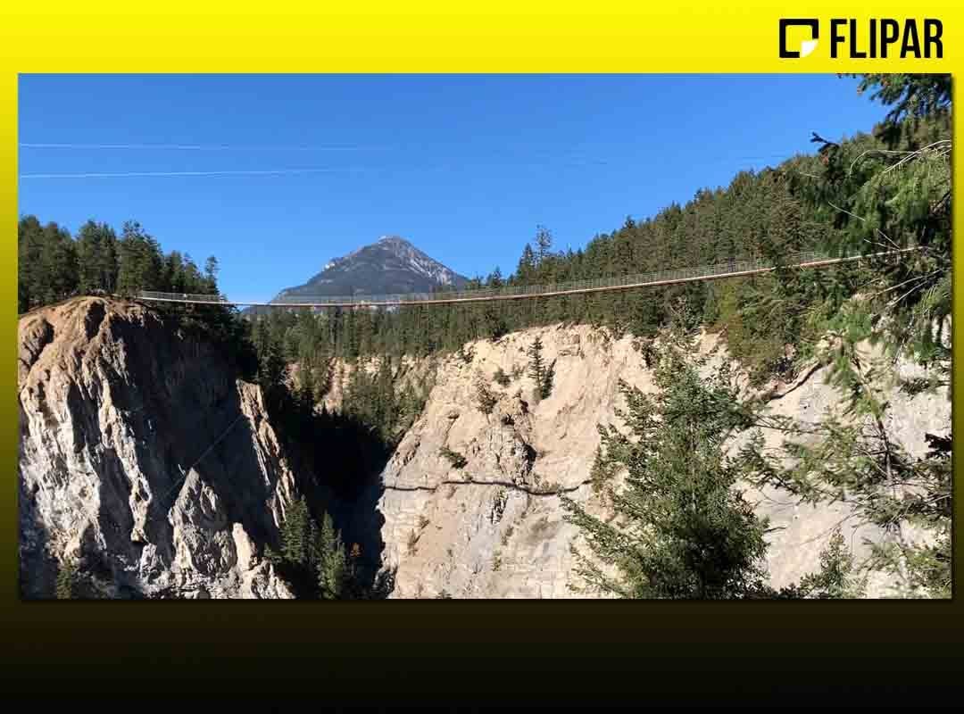 Golden Skybridge, Canadá: Essa ponte suspensa pedonal se estende por um profundo cânion, com vistas panorâmicas das montanhas. Ela fica localizada em Golden, British Columbia e é considerada a ponte suspensa mais alta do Canadá, com 130 m de altura!