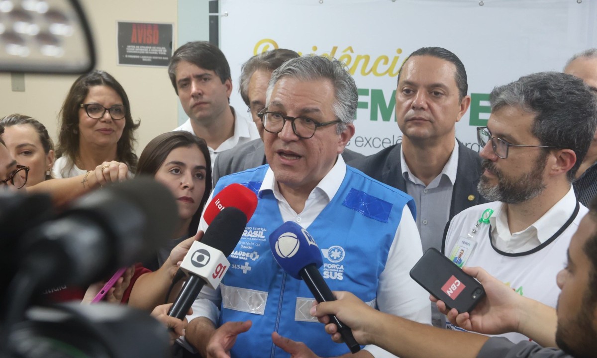 Padilha est&aacute; na capital para discutir a implanta&ccedil;&atilde;o, em Minas Gerais, do programa do governo federal que busca reduzir a fila de espera nas consultas especializadas da rede p&uacute;blica -  (crédito: Marcos Vieira/EM/D.A Press)