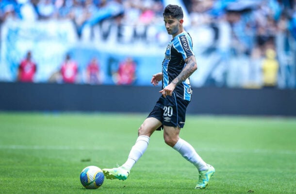 VILLASANTI - Foi quem conseguiu produzir as jogadas mais criativas do time no primeiro tempo, incluindo a ótima jogada que resultou no segundo gol. NOTA 6,5. Foto:- Lucas Uebel / Grêmio FBPA