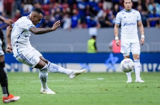 MARQUINHOS - Não pegou tanto na bola, mas, nas poucas vezes, demonstrou qualidade. Tentou segurar o time no campo de ataque. NOTA 6,5. Foto: Gustavo Aleixo/Cruzeiro