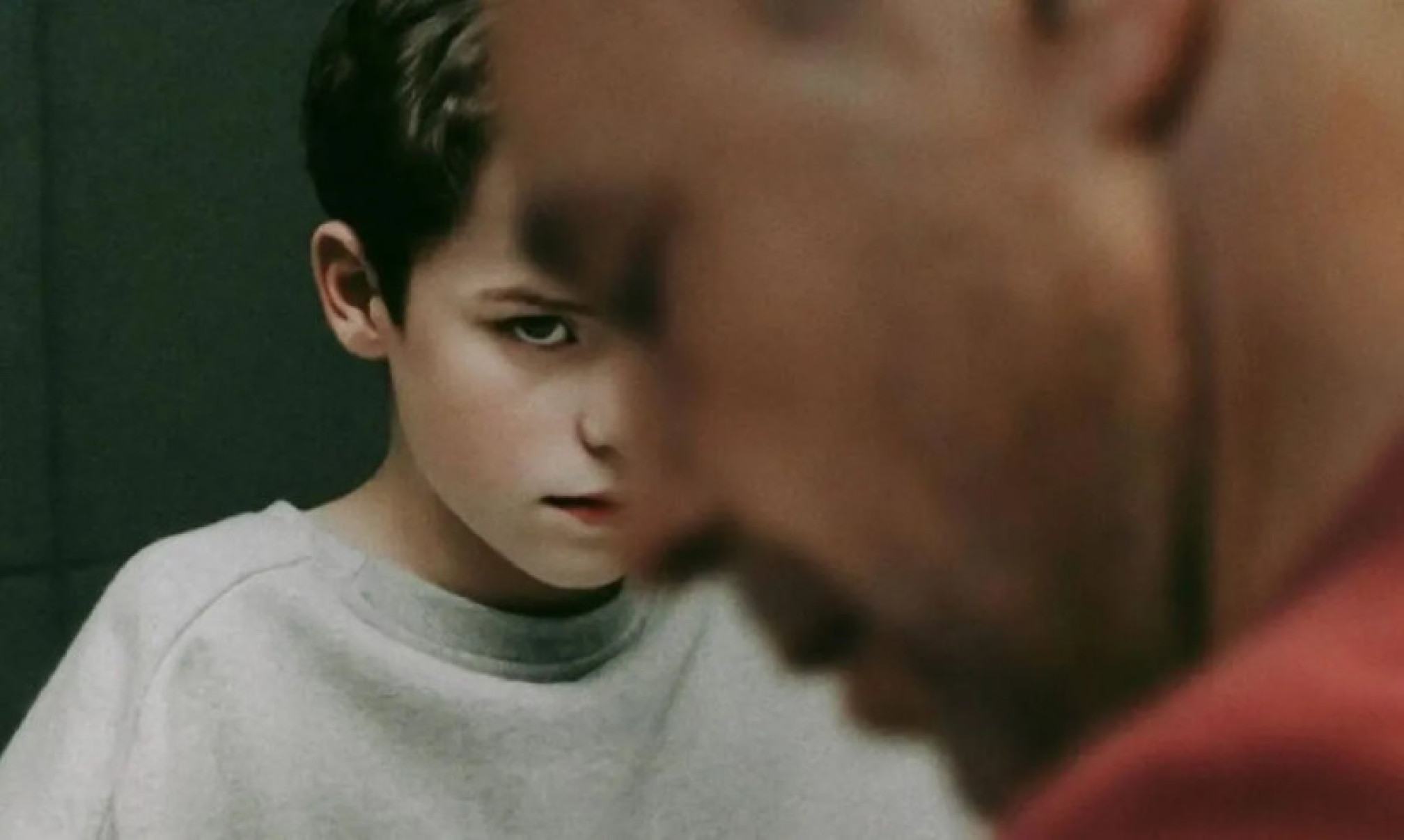 'A série não é sobre adolescência, nem mesmo sobre parentalidade. É sobre nossa sociedade'
