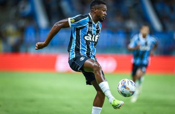 EDENILSON - Surpresa na escalação, fez um papel de meia, chegando na área e foi muito feliz. Estava no lugar certo e na hora certa para fazer o segundo gol. No segundo tempo, fez um jogo mais cadenciado, ajudando a defesa. NOTA 6,0. Foto: - Lucas Uebel / Grêmio FBPA