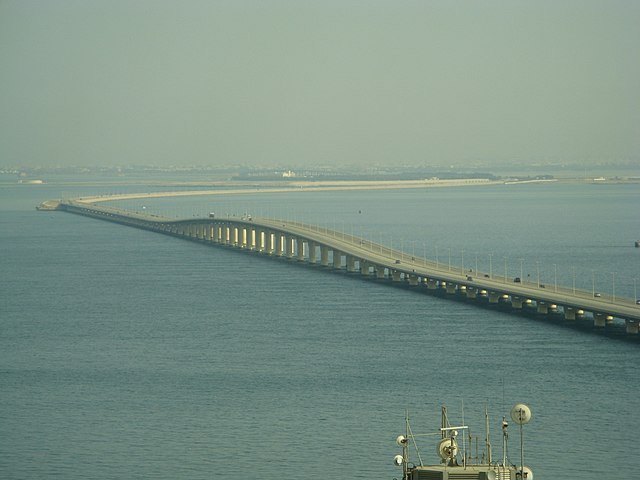 11º- A Ponte do Rei Fahd, que fica localizada na Arábia Saudita e Bahrein, foi inaugurada em 1986. Ela possui 25 quilômetros de extensão.