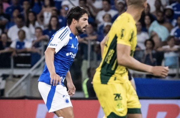 LUCAS SILVA - Errou passes bobos. Não esteve em uma boa noite no Mineirão. NOTA 5,5. Foto: Gustavo Aleixo/Cruzeiro