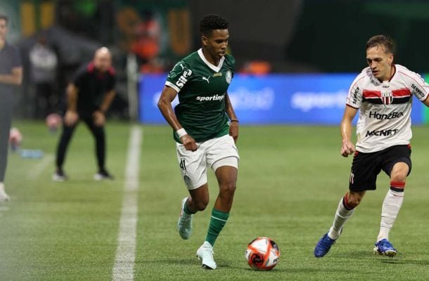 ESTEVÃ?O -O mais participativo do Palmeiras. Sempre desconcertante com seus dribles, tentou algumas chegadas pelo lado direito. Finalizou, ajudou na marcaÃ§Ã£o, mas nÃ£o conseguiu resolver sozinho. - Nota: 7,5 - Foto: Cesar Greco/Palmeiras/by Canon