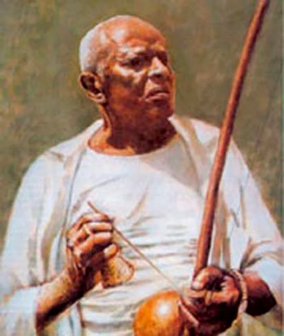 Um dos mais importantes  capoeiristas do Brasil é o Mestre Bimba. Nascido em Salvador, na Bahia, ele foi o criador da Luta Regional Baiana, mais tarde chamada de Capoeira Regional, importante expressão do gênero no país.  Ele morreu em 1974, aos 74 anos. -Autor desconhecido. wikimedia commons 