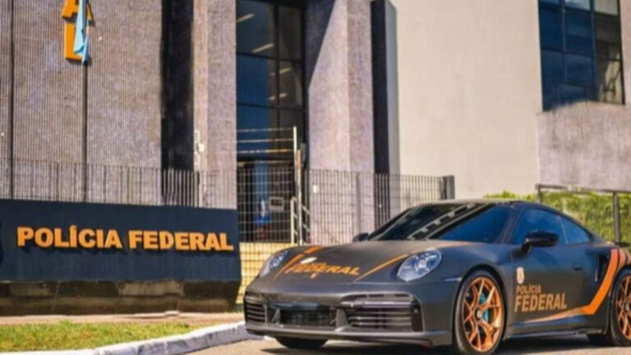 Carro de luxo apreendido é transformado em viatura para operações policiais em SC