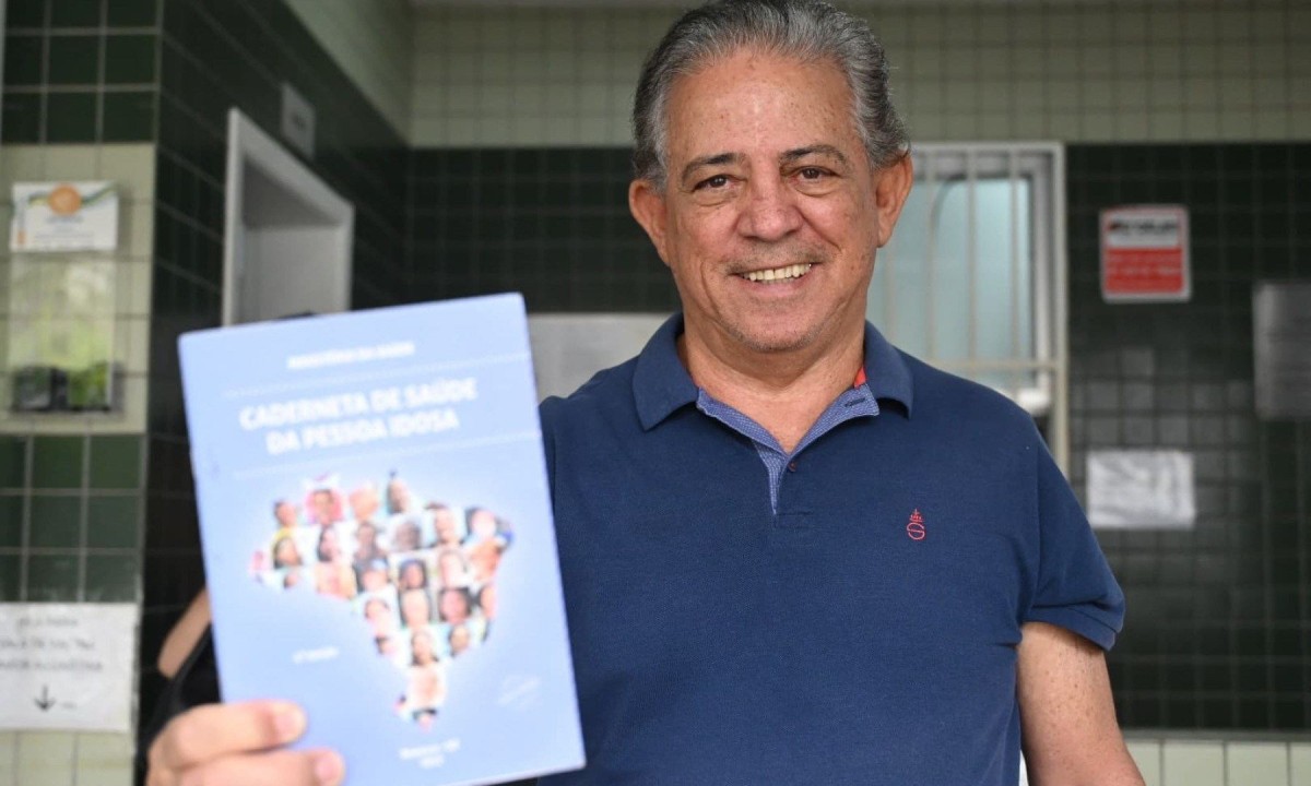 O aposentado Antônio Carlos Braga, de 70 anos, esteve no centro de saúde do bairro Santa Inês, na Região Leste de Belo Horizonte, para se vacinar contra a gripe O aposentado Antônio Carlos Braga, de 70 anos, esteve no centro de saúde do bairro Santa Inês, na Região Leste de Belo Horizonte, para se vacinar contra a gripe