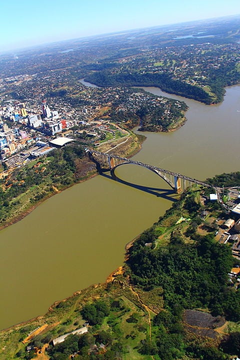  HÃ¡ fronteiras que sÃ£o marcadas por estradas ou pontes internacionais. Veja as fronteiras do Brasil
