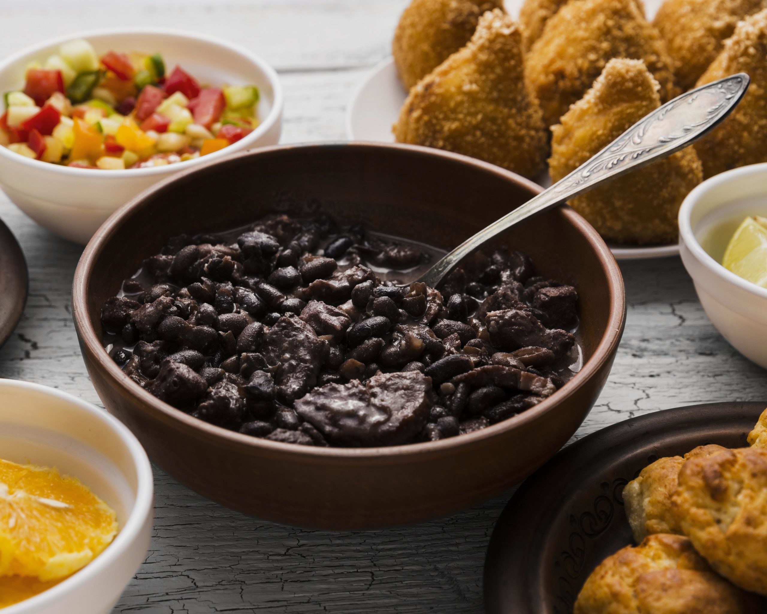 Vale lembrar que o site se apresenta como uma enciclopédia de sabores e um atlas mundial de pratos tradicionais, ingredientes locais e restaurantes autênticos. 