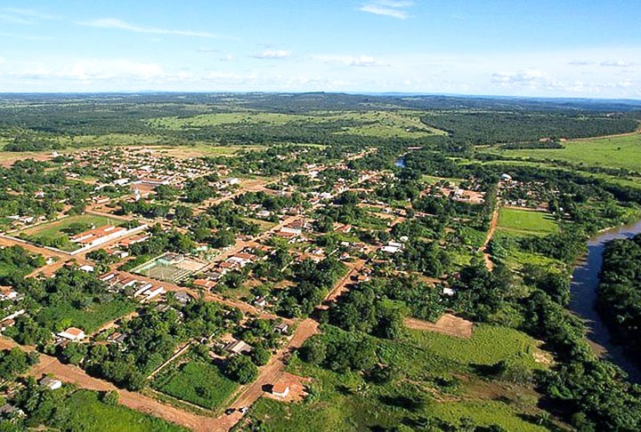 A cidade de Araguainha, no Mato Grosso, ocupa o quarto lugar da lista, pois abriga 1.100 moradores. Está situada no Sudeste do Mato Grosso. Tem 400 metros de altitude e possui extensão territorial de 675 km². Assim, sua densidade demográfica é de 1,5 habitante por km² 