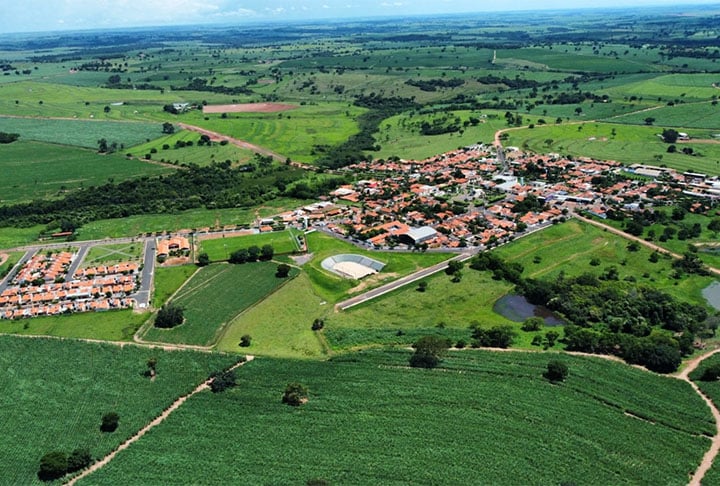 Quinta colocada, a cidade de Nova Castilho fica em São Paulo. Tem 1.062 habitantes e está localizada em uma altitude de 420 metros. Sua extensão territorial: 183,4 km². Já a densidade demográfica é de 5,8 moradores por km² 