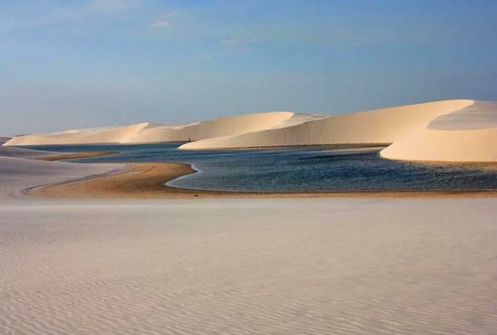2º - Lençóis Maranhenses (Brasil) - 7.90 - O território do parque está distribuído pelos municípios de Barreirinhas, Primeira Cruz e Santo Amaro do Maranhão. O parque foi criado com a finalidade precípua de 