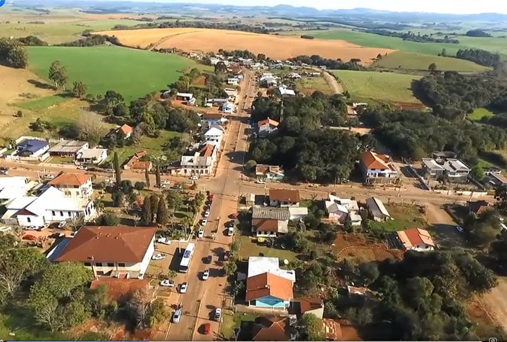André da Rocha é uma cidade do Rio Grande do Sul e se encontra no sétimo lugar entre as de menor população no Brasil. Tem 1.135 moradores. Sua extensão territorial é estabelecida em 331,2 km² e a densidade demográfica está definida em 3,4 pessoas por km² 