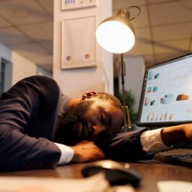 Burnout: cinco vitaminas para combater o esgotamento físico e mental - Freepik