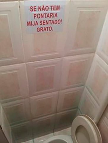 "Se não tem pontaria, mija sentado! Grato..." -  É uma opção!