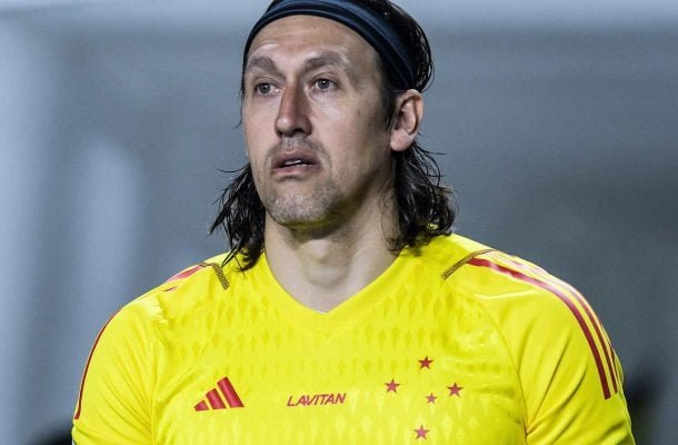 CÁSSIO - Grande intervenção evitando que Estigarribia fizesse um gol. No mais, as bolas não foram no seu gol e o tento que levou não tinha o que fazer. NOTA 6,5. Foto: Gustavo Aleixo/Cruzeiro